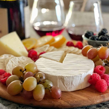 Top Wines to Pair with Your Cheese Platter